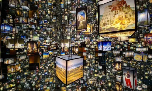 Reproducing Masters: World Famous Paintings Immersive Art Exhibition