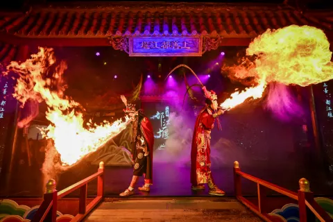 Shangshan Dujiangyan Sichuan Opera with Face-changing