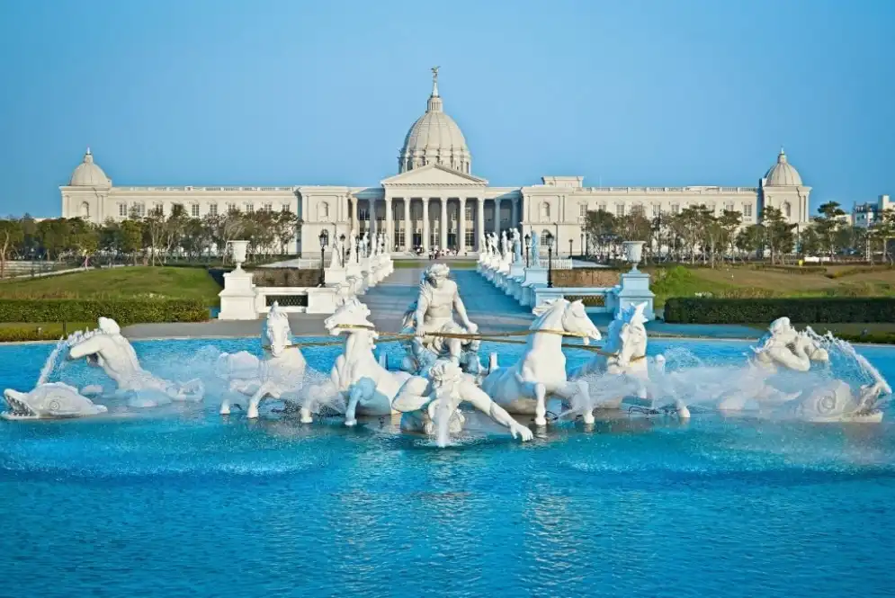Hotels near Chimei Museum