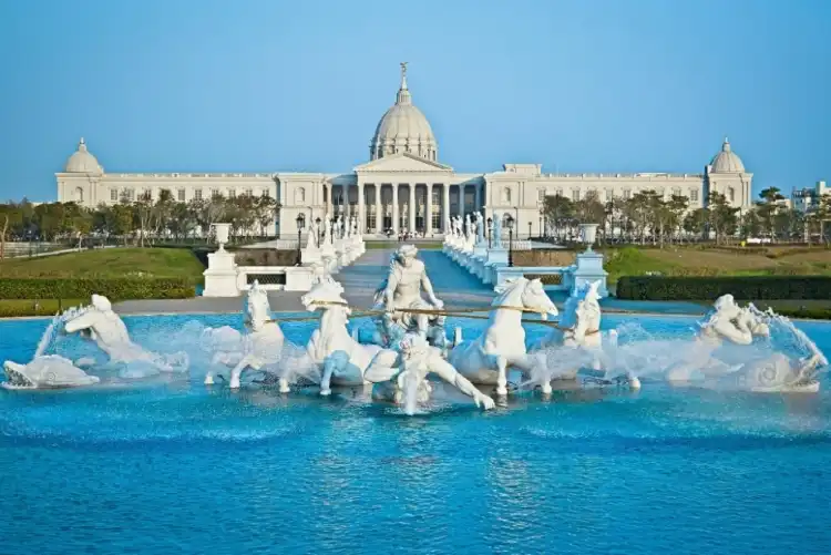 Hotels near Chimei Museum