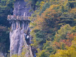 Attrazioni per la visione autunnale a Changyang: le opzioni più popolari