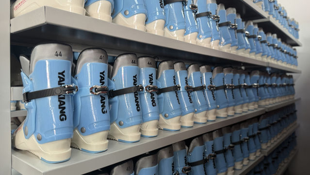 Dì yī shān huáxuě chǎng 6 First Mountain Ski Resort