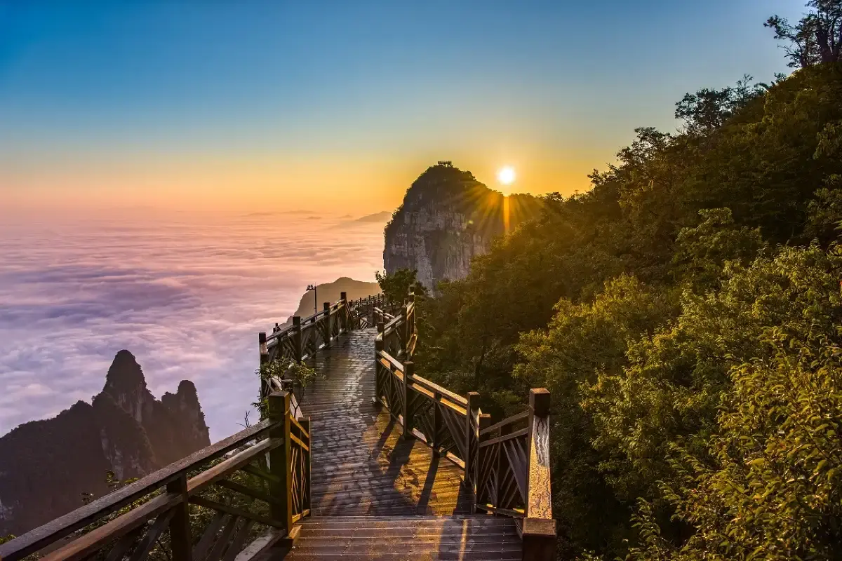 What to See and Do at Tianmen Mountain