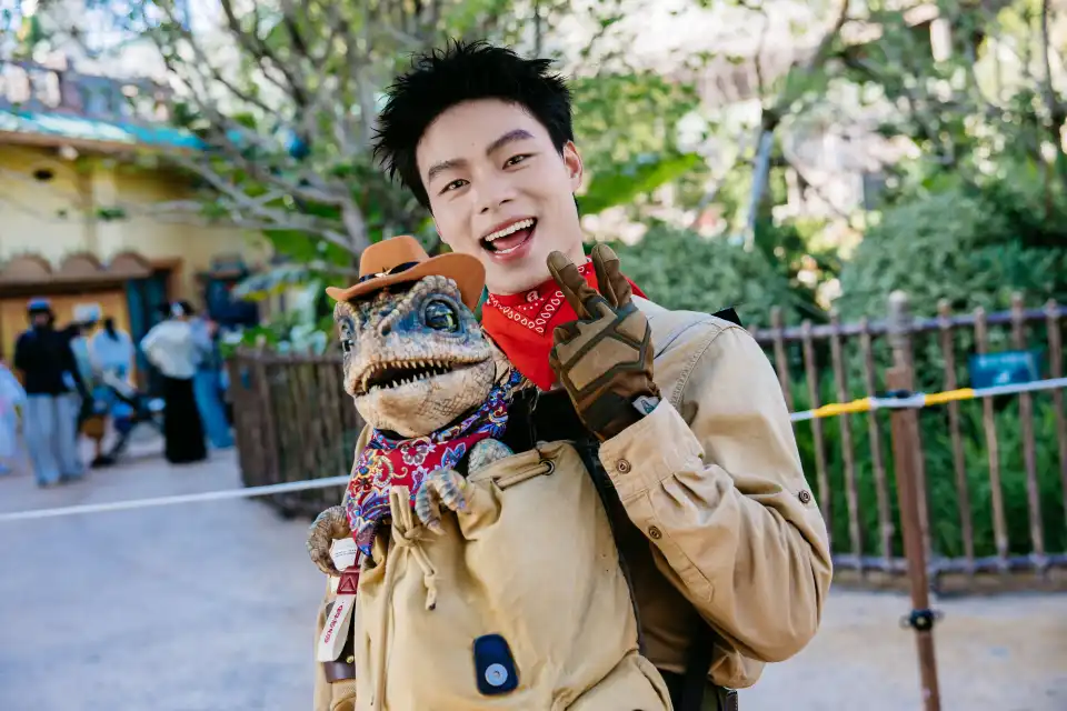 4_China Dinosaurs Land