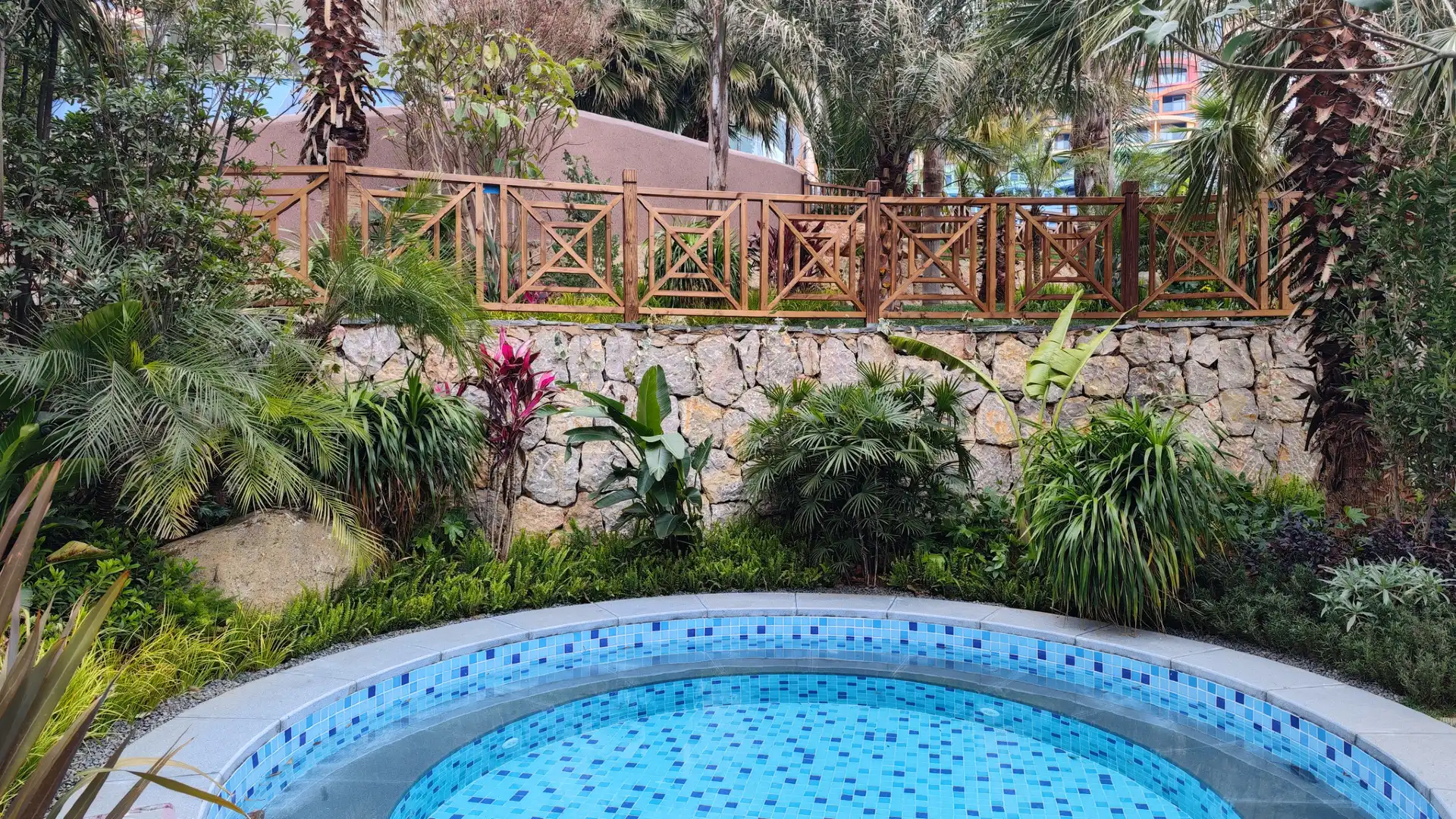 Hotels near Dolphin Bay Hot Springs