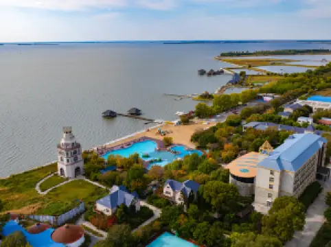 Lianhuan Lake Hot Spring Resort 