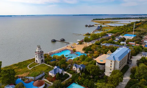 Lianhuan Lake Hot Spring Resort 