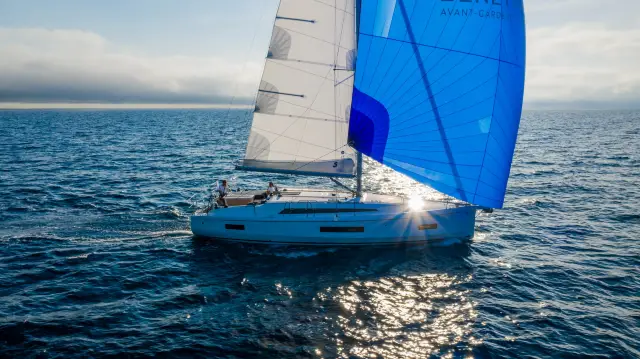 Sailing in Lingshui