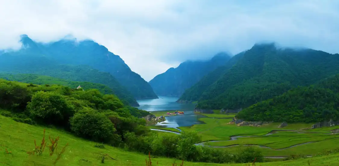 Hotels near Yeliguan Scenic Area