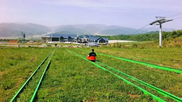 Grass Skiing in Baoji
