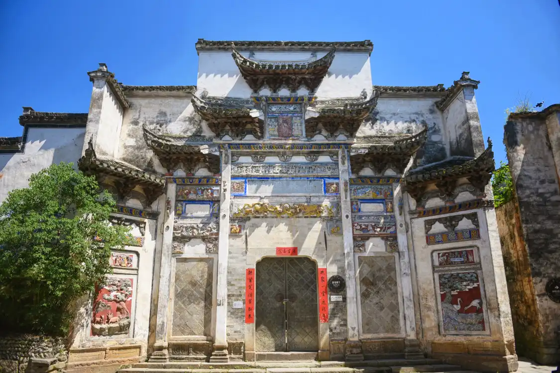 鄰近屏山村的酒店