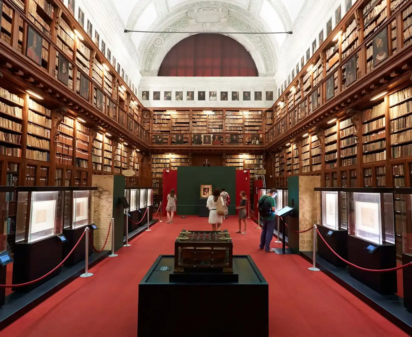 アンブロジアーナ図書館周辺のホテル