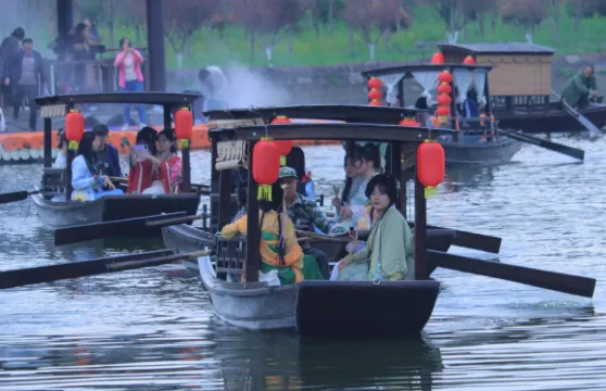 詩一草堂烏篷船大小同價