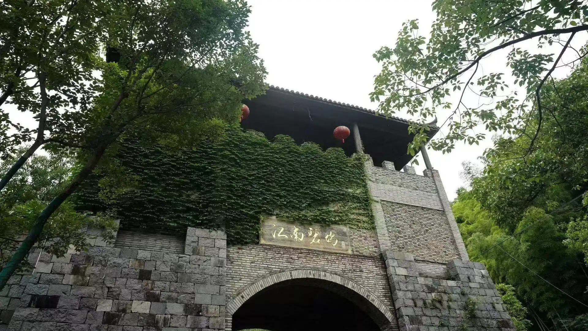 Hotels near Huzhou Bowulong Tam