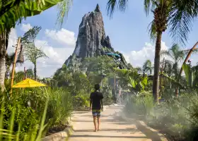 ยูนิเวอร์แซล โวลคาโน เบย์