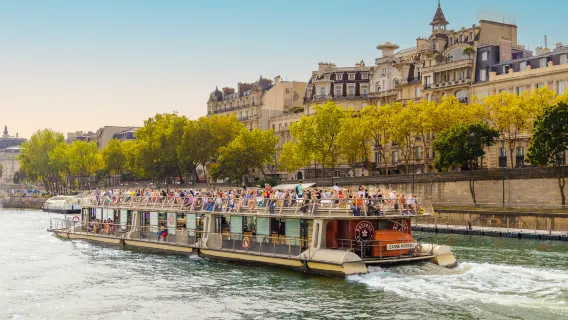 Seine River Bateaux Parisiens 1-hour cruise ticket (flexible date) + audio guide