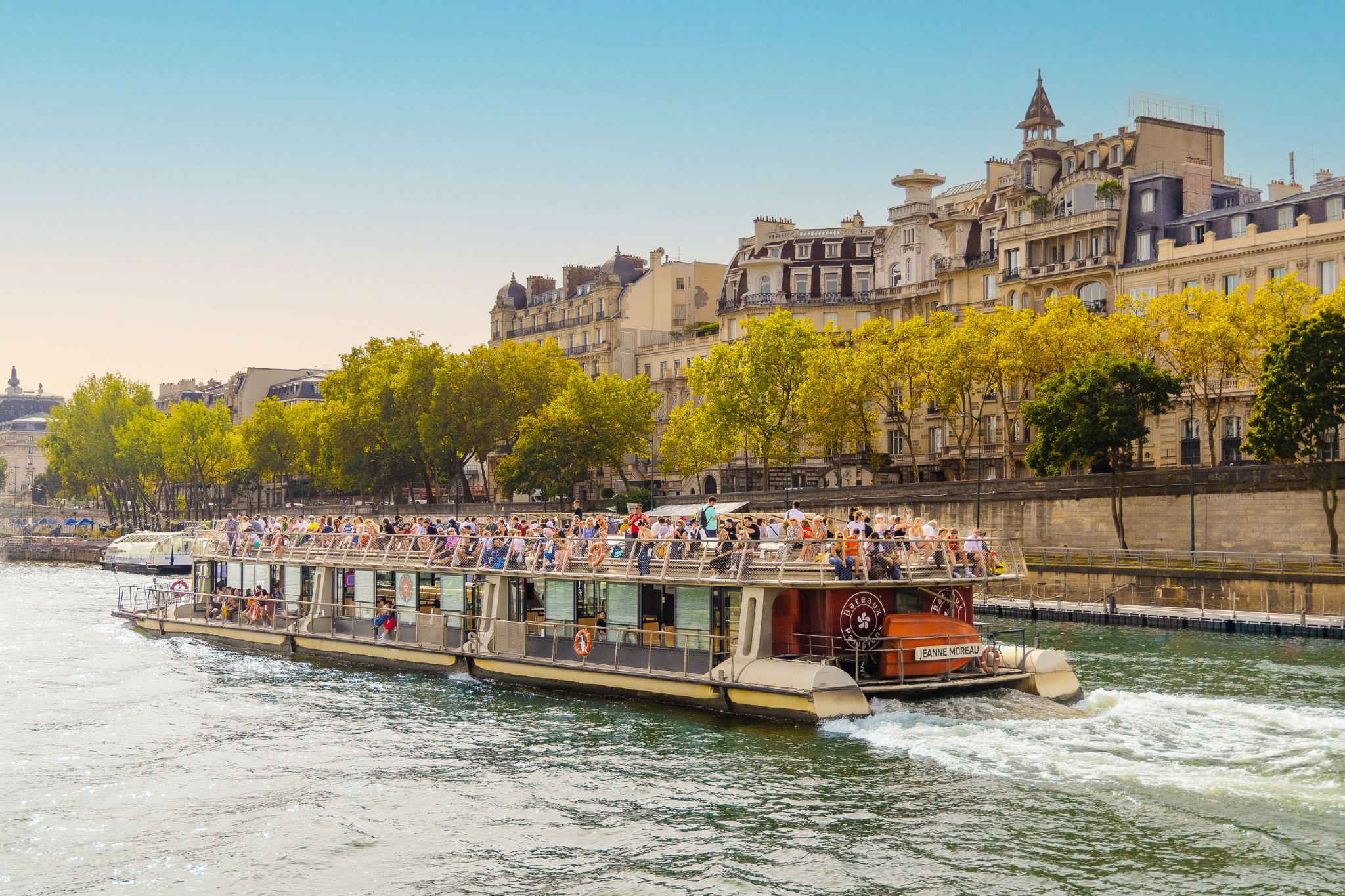 Seine River Bateaux Parisiens 1-hour cruise ticket (flexible date) + audio guide