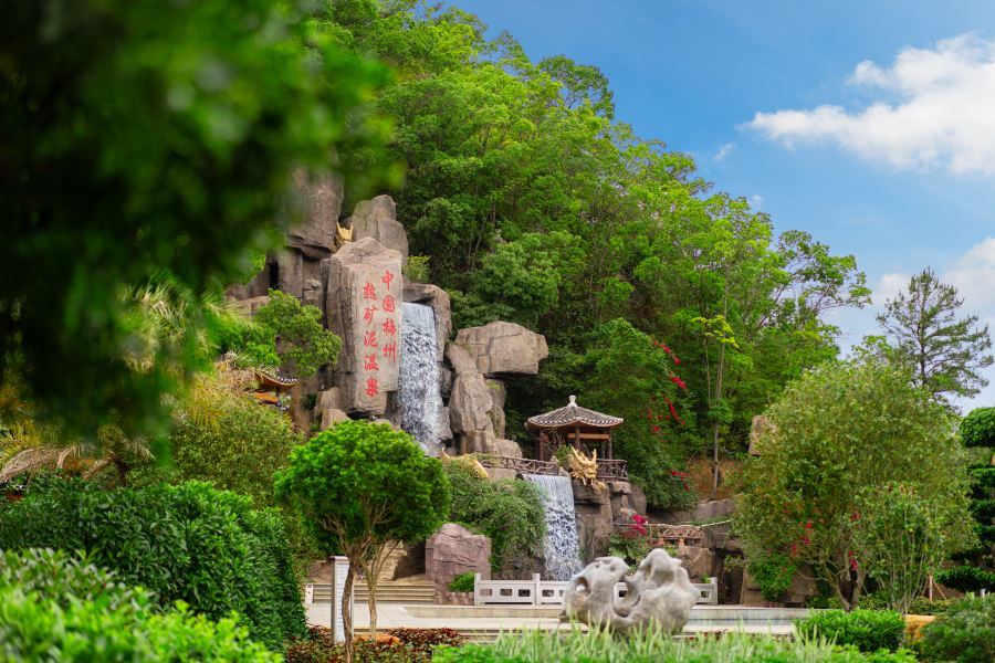 熱礦泥温泉度假村