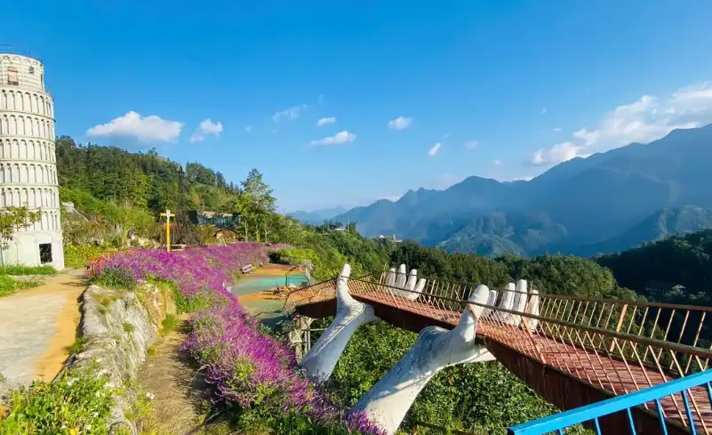 Hotels near Po Mu Sapa