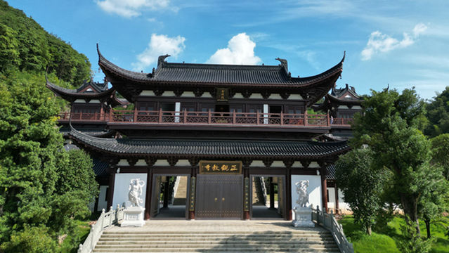 yue long shan guo ji lv you du jia qu