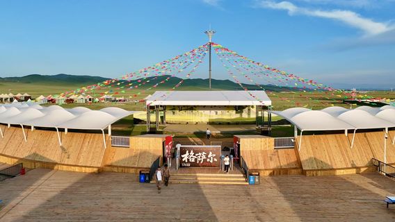 A City of Poetry and Painting on the Edge of the Sky | Pastoral Songs of Nine Bends