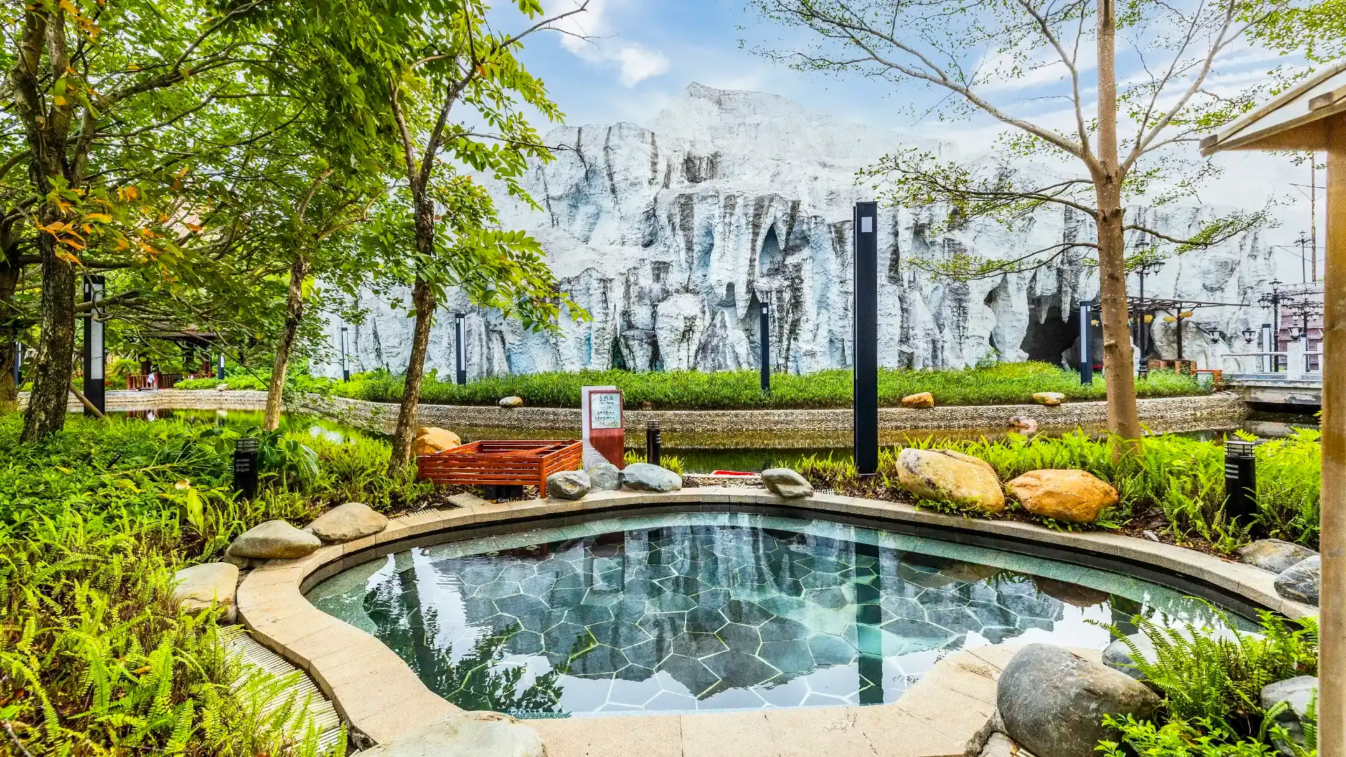 Hotels near Enping Hot Spring Kingdom