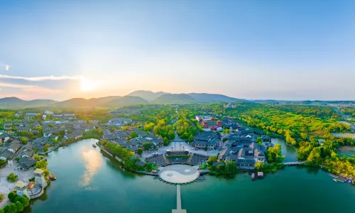 Oriental Saltlake Resort