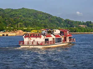 Min River Night Cruise