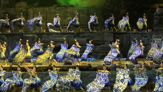 《邊城》大型森林劇場演出+邊城茶峒景區一日遊【省心遊玩】