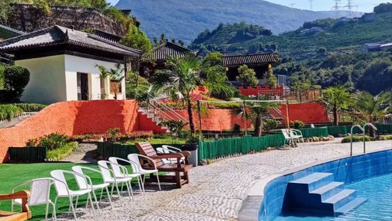 Yanchi River Hot Spring