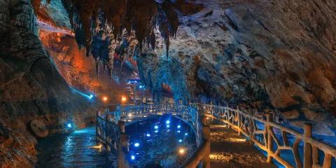 百洞峽旅遊區門票 + 觀光電梯 + 玻璃平台 + 回程景區接駁車成人