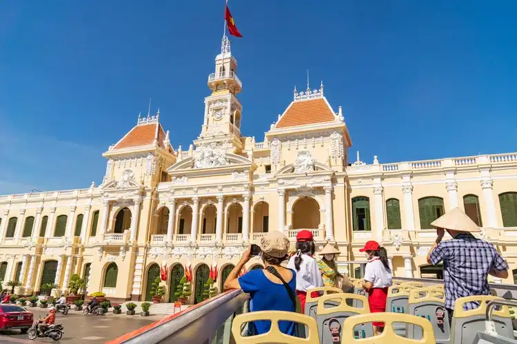 2_City Sightseeing Bus Saigon