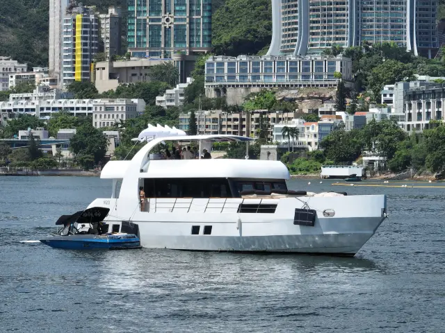 Sightseeing Boats in Hong Kong