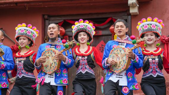 Куньмин: частный тур по Этнической деревне Юньнань, парку Хайгэн на озере Дяньчи и Западным холмам