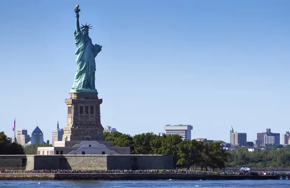 4_Statue of Liberty Cruises With Landing