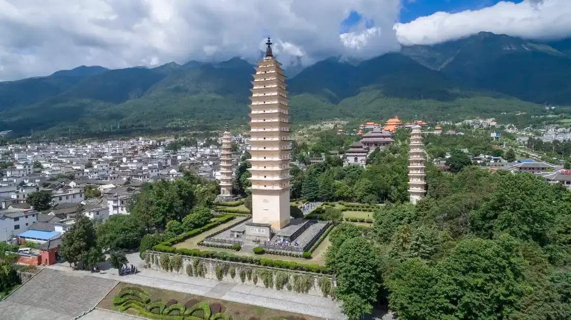 Hotels near The Chongsheng Temple And The Three-Pagoda Culture Tourist Area