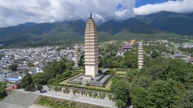 Hotels near The Chongsheng Temple And The Three-Pagoda Culture Tourist Area