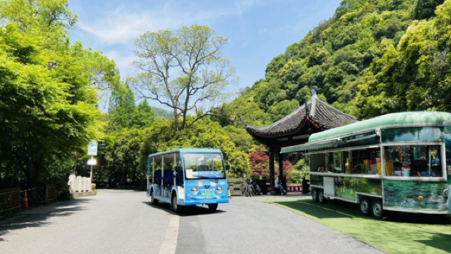 West Lake Sightseeing Bus