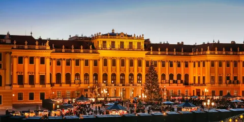 沃蒂夫教堂+美泉宮+斯蒂芬大教堂+維也納聖伯多祿教堂一日遊