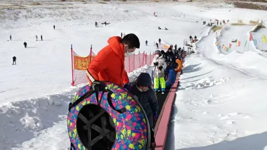鴻盛山莊滑雪場