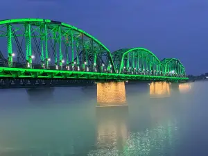 Мост разлома реки Яо Ляо