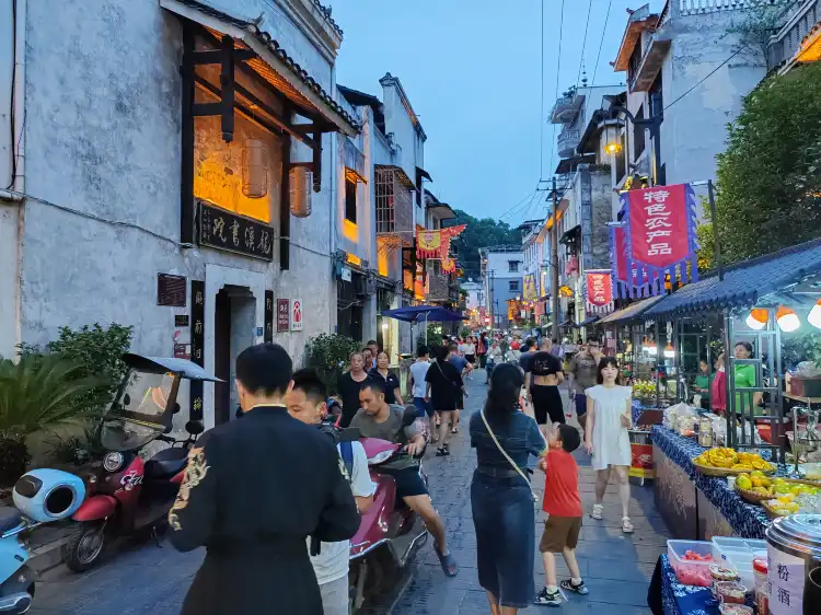 Các khách sạn ở Tân Hoảng