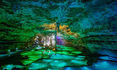 Shierbeihou·Shuanghe Cave Scenic Area