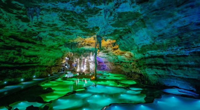 Shierbeihou·Shuanghe Cave Scenic Area