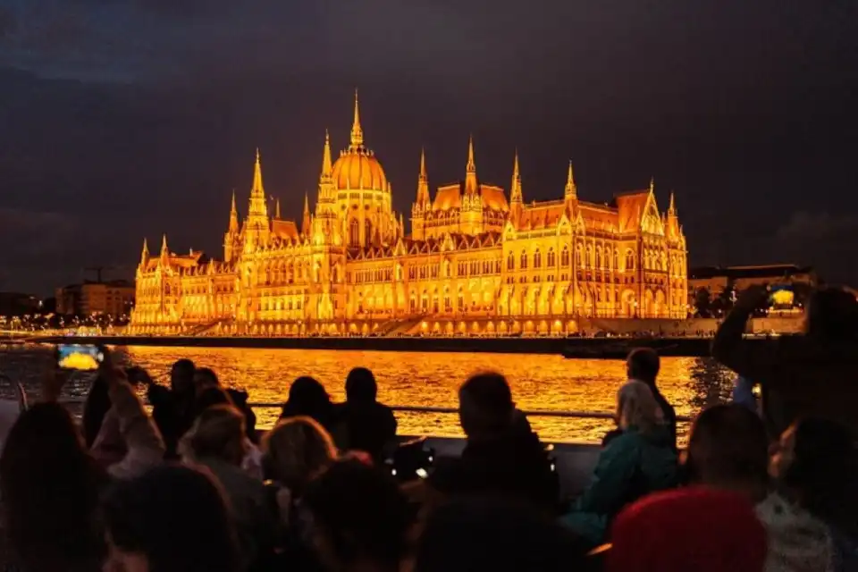 5_Budapest Danube Boat Tour