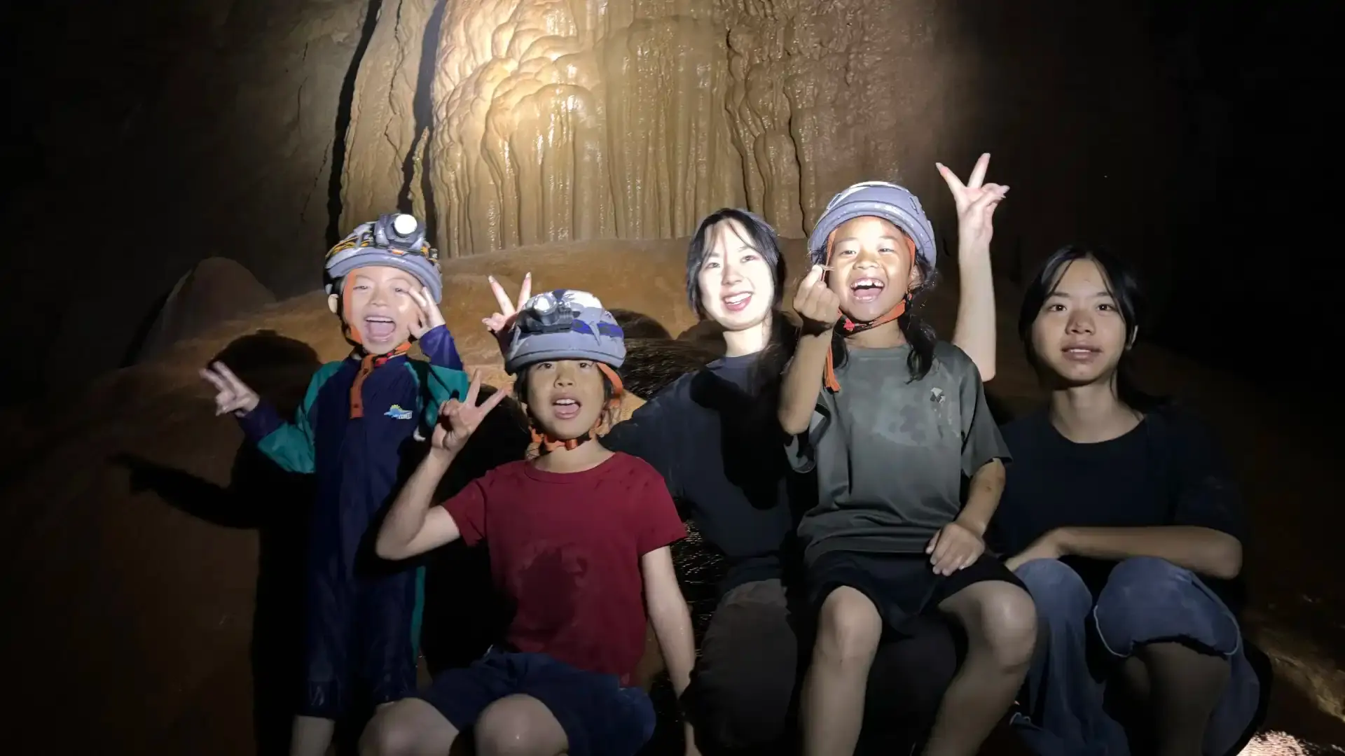 Hotels near Longmen Water Cave