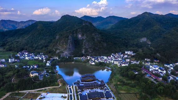 Hóng Hào's Hometown (Ancient Water Stage)