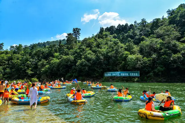 Rafting in Jingmen