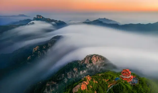 Sea of Clouds in Luoyang