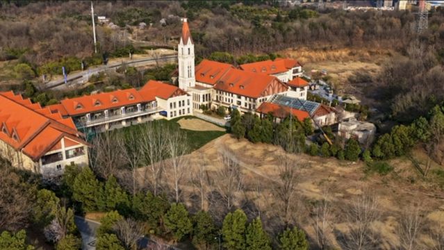 xin he jin niu yun dong ju le bu gao er fu lian xi chang